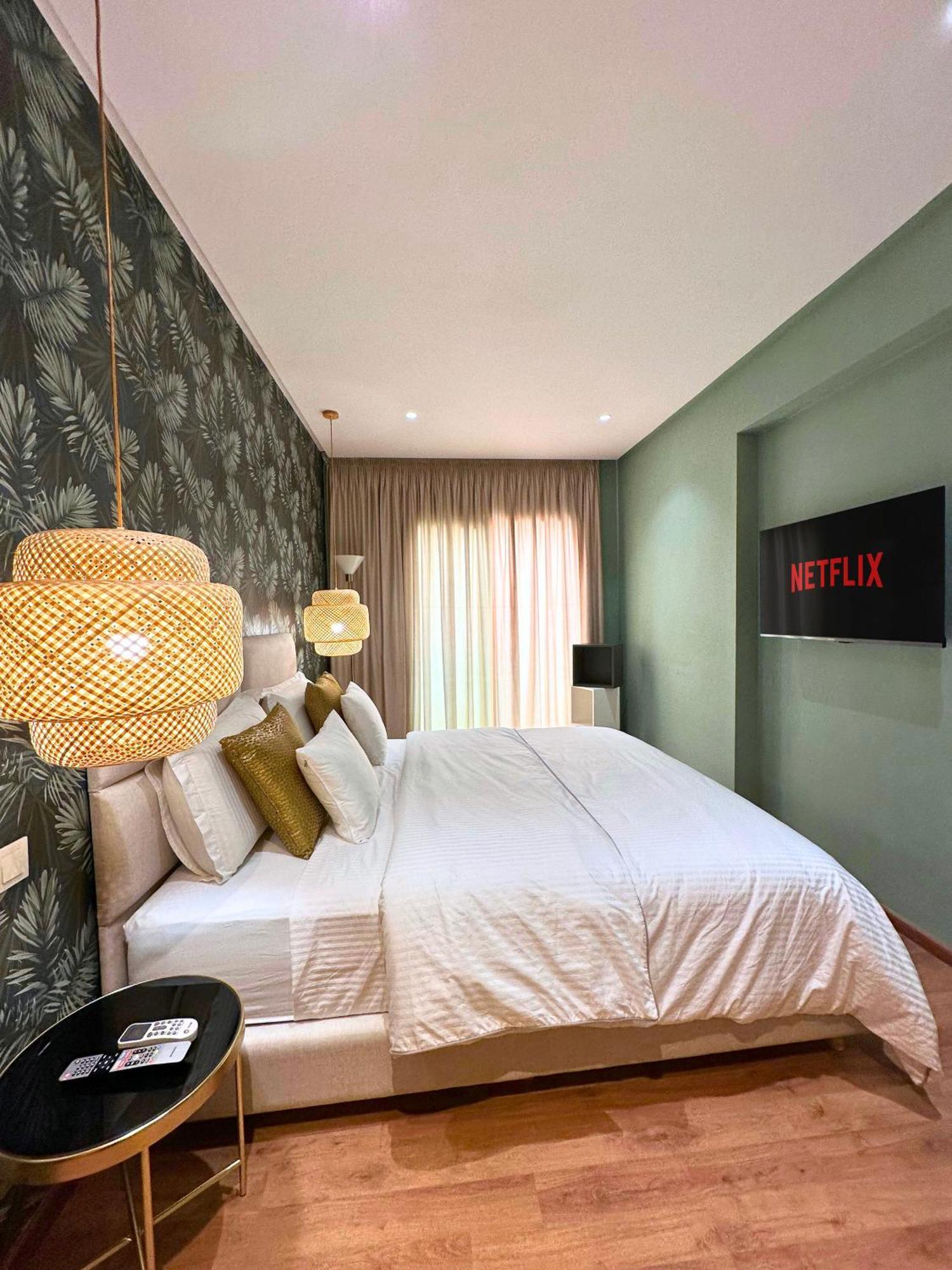 Nesty: Luxury 1br + Free Parking In Center